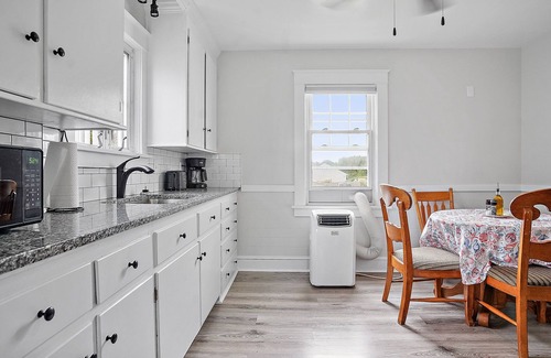 Newport East Apartment | East-Island First Floor Apartment