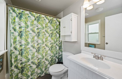 Picton Cottage | East Lake Surf Cottage - Cherry Valley, Ontario
