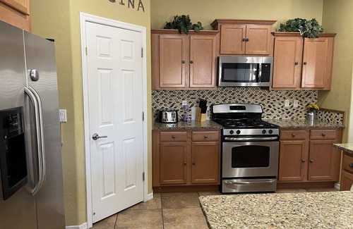 Mesa House | East Mesa Rock slide paradise! 5bdr, 3bath