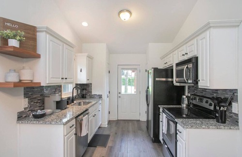 Shelby Hills Apartment | “East Nashville Haven” | 7 min to Broadway & DT!