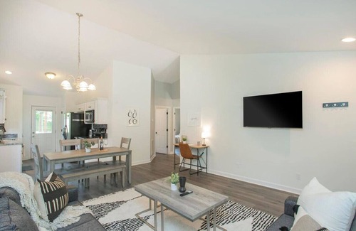 Shelby Hills Apartment | “East Nashville Haven” | 7 min to Broadway & DT!