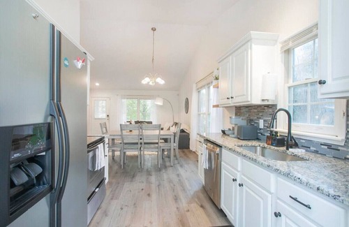 Shelby Hills Apartment | “East Nashville Haven” | 7 min to Broadway & DT!