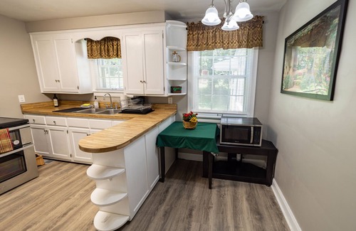 Inglewood House | EAST NASHVILLE HOUSE - MONTHLY MINIMAL RENTAL-CLOSE TO MUSIC AND HOSPITALS!