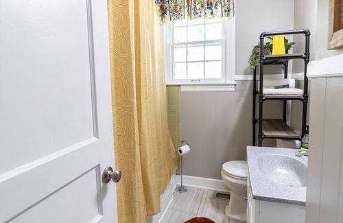 Inglewood House | EAST NASHVILLE HOUSE - MONTHLY MINIMAL RENTAL-CLOSE TO MUSIC AND HOSPITALS!