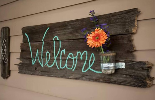 Lockeland Springs Cottage | East Nashville - walk your dog to Downtown! Two short-end blocks to 5 Points!