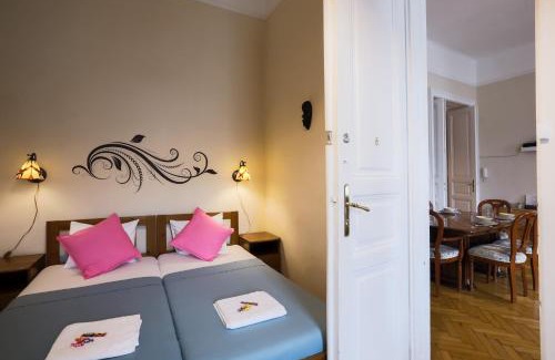 Nepszinhaz negyed House | East Private Rooms