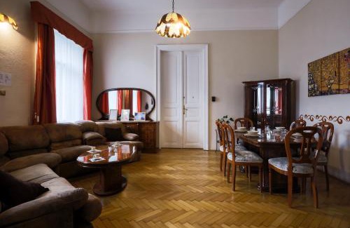 Nepszinhaz negyed House | East Private Rooms