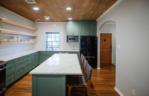 MLK House | East Side Home | Epic Game Room | Sleeps 13