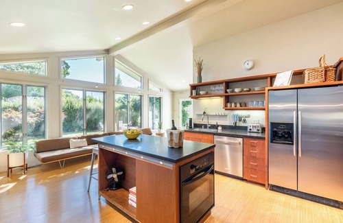 Sonoma House | East Side Oasis *30+ Day Rental*