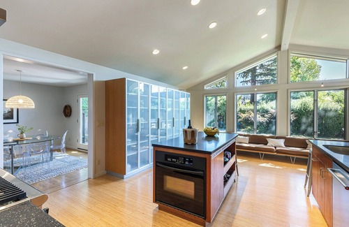 Sonoma House | East Side Oasis *30+ Day Rental*