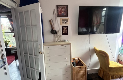 East Village Apartment | East Village Cozy 1 Bedroom In Shared 3 Bedroom Prime Location