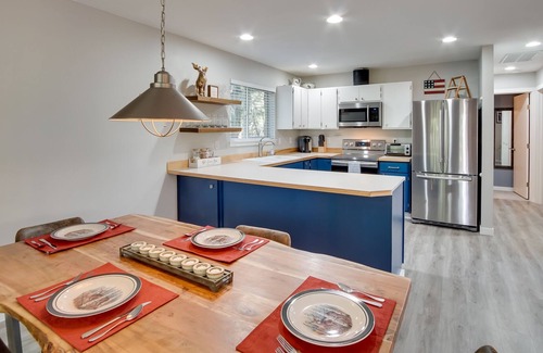 Easton Cabin | Easton Creekside Cabin w/ Private Deck & Fire Pit!