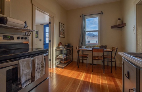Livingston House | Eastside Bungalow Downtown · Charming in town pad to explore town & more