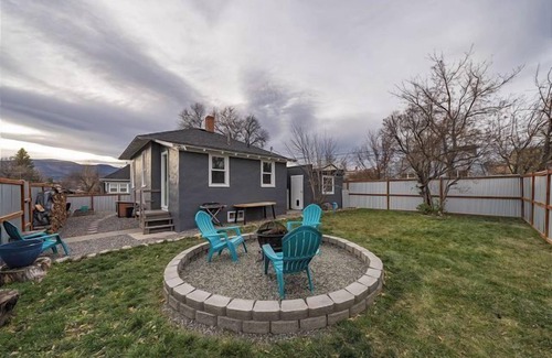 Livingston House | Eastside Bungalow Downtown · Charming in town pad to explore town & more