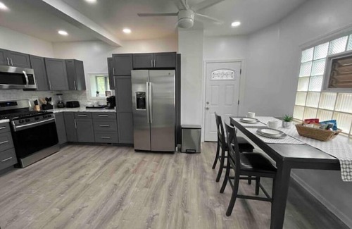 Lincoln-Lemington-Belmar House | Eastside vibes ~ Roomy. Peaceful. Charming. Free parking, 3 BR, 2 bath, Sleeps 6