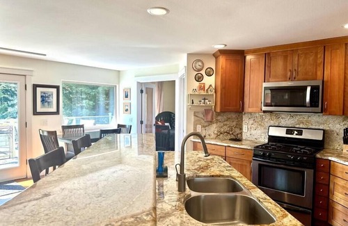 Eastsound House | Eastsound Overlook - NEW LISTING/SALISH VIEWS/WALK TO TOWN!
