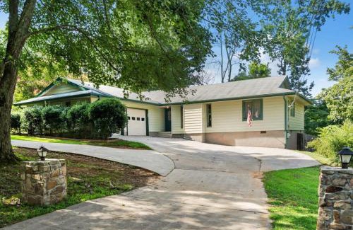 Madison House | Eastview Drive Jolly Green Giant