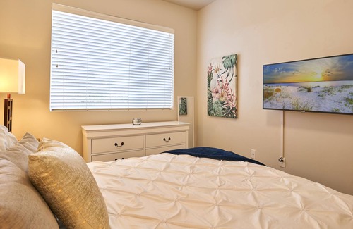 Salt Lake City Apartment | Easy access to Downtown * FREE PARKING * One Queen bed