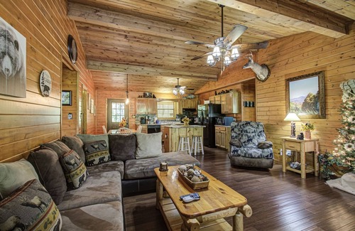 Gatlinburg - Pigeon Forge House | Easy Accessibility Cabin In Dogwood Farms For 4 People