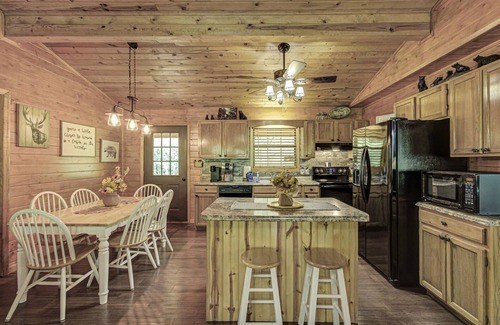 Gatlinburg - Pigeon Forge House | Easy Accessibility Cabin In Dogwood Farms For 4 People