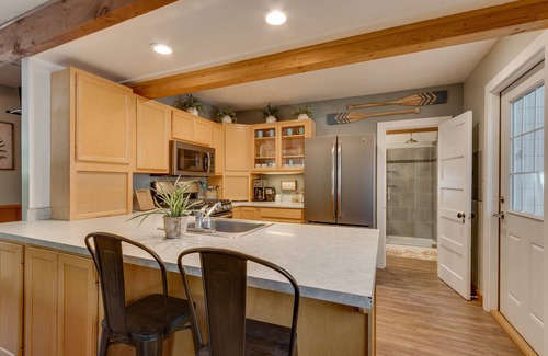 Tahoma Cabin | Easy Living: 1 BR, 1 BA Cabin/Bungalow in Tahoma, Sleeps 2