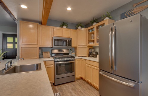 Tahoma Cabin | Easy Living: 1 BR, 1 BA Cabin/Bungalow in Tahoma, Sleeps 2