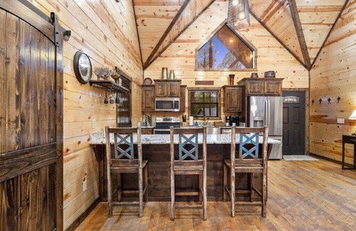 Broken Bow Cabin | Easy Living -Mountain Setting w/Pool Table & Private Hot Tub🎱🌲♨️