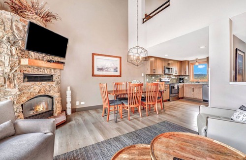 Steamboat Springs Condo | Easy Walk to Gondolas @ The West 3324 - Updated 2-Bedroom + Loft w/Hot Tub, Pool, & Deck