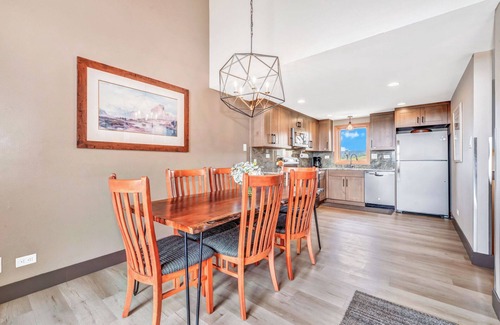 Steamboat Springs Condo | Easy Walk to Gondolas @ The West 3324 - Updated 2-Bedroom + Loft w/Hot Tub, Pool, & Deck