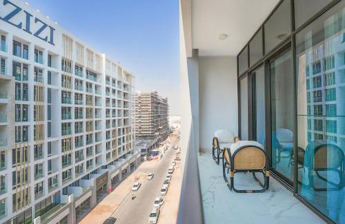 Nad Al Sheba Apartment | EasyGo - Contemporary 2 Bedroom Apartment with Balcony in Meydan