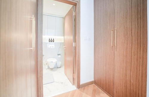 Nad Al Sheba Apartment | EasyGo - Contemporary 2 Bedroom Apartment with Balcony in Meydan