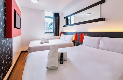 Newcastle-upon-Tyne Hotel | easyHotel Newcastle