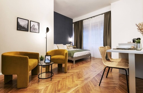 Central Station Apartment | Easylife - Refined Studio with Jacuzzi in Central