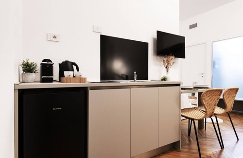 Central Station Apartment | Easylife - Refined Studio with Jacuzzi in Central