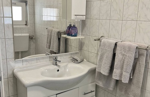 Bad Oeynhausen Apartment | EasyStay#2 Cozy studio near the clinic, with Netflix, kitchen & bathroom