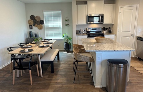 San Antonio Apartment | Eat-Play-Rest at Red Bird Ranch - The Loon