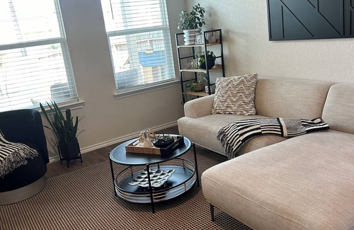 San Antonio Apartment | Eat-Play-Rest at Red Bird Ranch -The Toucan