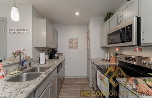 Sherwood Park Apartment | Eat+Shop 2 mins-Pool Open-Gym-Gate 9 3 mins. Perfect for a longer stay Traveler.