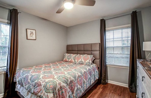 East Atlanta House | EAV Bungalow With Park Views. Walk To It All!
