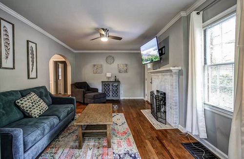East Atlanta House | EAV Bungalow With Park Views. Walk To It All!