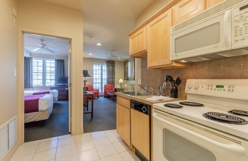North End Apartment | Ebb Tide Suites