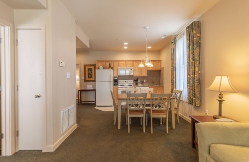North End Apartment | Ebb Tide Suites