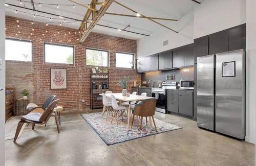 Downtown Apartment | Eclectic Downtown Vibes + Fire Pit & Game Room