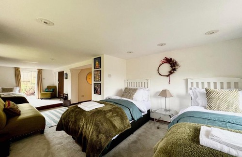 Chilworth House | Eclectic Hilltop House - Panoramic Views of the South Downs