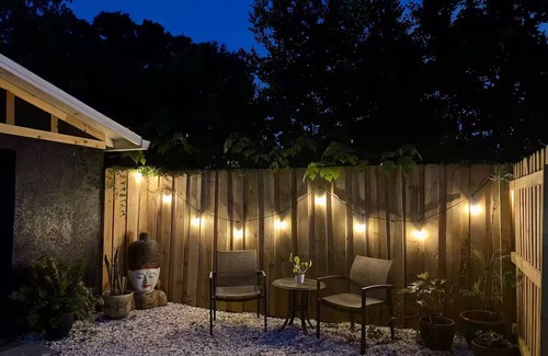 Bearss Plaza Cottage | Eco-Friendly Charming Tampa Cottage - Full Kitchen, Parking, Wifi