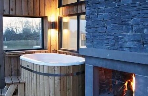 Leven House | Eco-Lodge with hottub sea view Charleton Estate