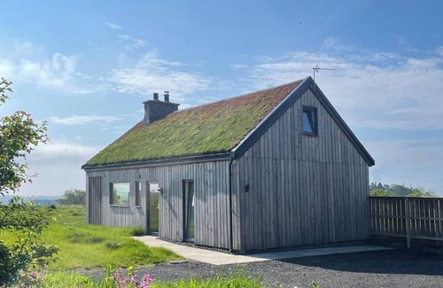 Leven House | Eco-Lodge with hottub sea view Charleton Estate