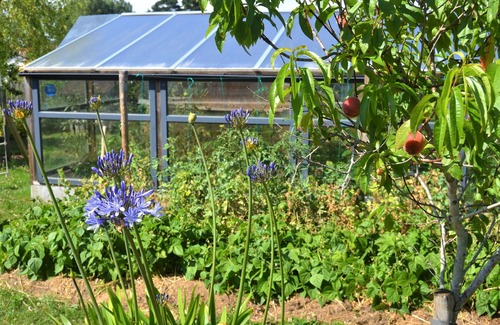 Brem Sur Mer House | Ecolodge La Vertonne. A romantic getaway, bikes available and a shared garden.