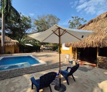 Melgar Villa | Ecoluxury Villa Yakarta Playa artificial minicine