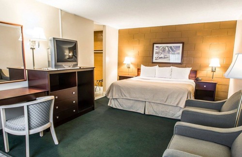 Cocoa Beach Hotel | Econo Lodge Cocoa Beach - near the Port